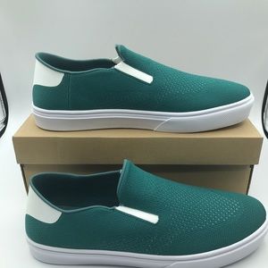 etnies slip on